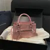 Bolsa Quadrada Pequena com Decoração de Zíper para o Dia a Dia Feminina Outono 2026 Nova Doce Estilo Coreano Fashionável Retrô Bolsa de Ombro Único Transversal