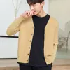 Cárdigan de punto con cuello en V para hombre, chaqueta holgada estilo coreano de primavera y otoño, suéter sencillo de color sólido estilo universitario de talla grande a la moda.