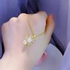 [Acero de Titanio con Baño de Oro Real] Princesa Sirena Perla Flor 3D Zirconia Microincrustada Collar Cadena para Clavícula Floral Bañado en Oro