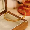 Qingwen Joyería Procesamiento Personalizado Pulsera de Acero Inoxidable Joyería Transfronteriza Europea y Americana Pulsera Geométrica de Flor Pulsera de Oro de 18K