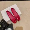Nuevo modelo de primavera, aumento interno de altura de 4.5 cm, zapatos planos de ballet súper suaves con punta cuadrada y lazo para mujer, con un toque de alta gama