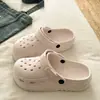 Song Xiaoke 2026 Modelo Nuevo para Aumentar la Altura Suela Gruesa Simples Casuales EVA Puntera Cerrada Zuecos para Mujeres y Parejas para Uso al Aire Libre