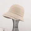 Sombrero de pescador retro marrón estilo japonés para otoño e invierno para mujer, modelo nuevo que hace que la cara se vea más pequeña, sombrero tipo cubo versátil para cabezas grandes, sombrero de artista de moda