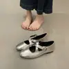 Sapatos Rasos Mary Jane Prata Estilo Francês com Tiras Cruzadas, Sapatilhas para Mulheres, Sapatos Retro Vovó para Uso Externo