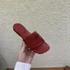 Primeiro Encontro com os Novos Sandálias Planas Slip-On Macias de Solado Flexível Estilo Francês Versáteis para Verão 2026