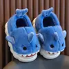 Pantuflas de algodón para niños para otoño e invierno, impermeables, para interior, antideslizantes, con lindo diseño de tiburón para niños, pantuflas de algodón para bebé y niño pequeño