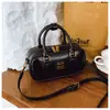 Exquisita Bolsa de Bowling Portátil de Cuero Aceitado con Cera para Mujer Bolso Transfronterizo 2024 Nuevo Otoño e Invierno Versátil de Moda Bolso de Hombro Cruzado