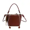 Bolsa Saco com Cordão Transfronteiriça Feminina Versátil 2025 Outono e Inverno Nova Bolsa de Ombro Trançada Bolsa Transversal para o Dia a Dia