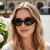 Elegantes Gafas de Sol Estilo Coreano con Montura Pequeña Ojo de Gato, Versátiles y con Estilo para Fotografía Callejera, Gafas de Sol con Protección UV para Mujer, Gafas con Tachuelas de Flecha
