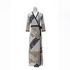 Vestido Transpassado com Estampa Geométrica, Decote V, Mangas Três Quartos, Ajustado ao Quadril e com Fenda, Vestido de Férias Pgdvf2025 Novo Estilo de Verão