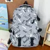 Mochila Casual Azul Hielo con Graffiti de Letras Casuales, Estilo Juvenil, Moderna y Genial, Mochila de Gran Capacidad para Estudiantes de Secundaria y Preparatoria