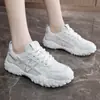 C9002 Sapatos Femininos Forrest Gump 2026 Verão Malha Fina Respirável Tênis Esportivo Exterior Antiderrapante Viagem Sapatos Casuais