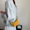 Bolsa Pequeña Retro de Ante Mate Otoño e Invierno para Mujer 2025 Nueva Bolsa Croissant Versátil Cruzada Bolsa Dumpling