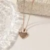 Nuevo Collar de Acero Inoxidable Amor Transfronterizo Amazon Lujo Ligero Colgante Hueco en Forma de Corazón Cadena para Clavícula de Mujer Joyería al por Mayor