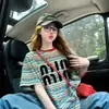 Camiseta Redonda de Bloques de Color a Rayas de Moda Suelta para Mujer, Top Versátil Juvenil Estiloso con Graffiti de Longitud Media Ins