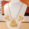 Tres Piezas de Elegantes y Modernos Collares con Colgante de Pétalos Grandes y Pendientes de Flor para Mujer, un Conjunto Encantador y Elegante para Mujeres, Adecuado para Regalos y Banquetes
