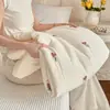 Manta de Verano de Gasa Arrugada 100% Algodón Grado Materno e Infantil Clase A Cubierta de Cama Bordada Estilo Manta de Verano Juego de Cuatro Piezas Manta de Verano para Aire Acondicionado