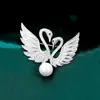 Exquisito Broche Doble Cisne Full Diamante para Mujer, Elegante de Moda, Diseño de Corsage de Perla, Pin para Traje, Accesorios para Abrigo