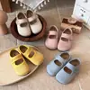 Sapatos Mary Jane de couro estilo coreano para meninas 2026 primavera e outono novos sapatos fofos versáteis de camurça para crianças mais velhas, sapatos de sola fina, sapatos Birkenstock