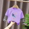 Camiseta de manga larga para niños, top de otoño, nuevo modelo 2026 para niños, algodón puro, estilo primavera y otoño, patchwork a rayas, imitación de dos piezas