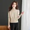 Suéter de Lã Tricotado Novo 2025 Feminino Estilo Curto para Pessoas Baixinhas Outono/Inverno Gola Semi-Alta Moda Item Quente Suéter Emagrecedor Camada de Base