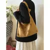 Bolso Tote Calado de Gamuza Retro de Gran Capacidad para Mujer 2025 Nuevo Bolso de Hombro de Nicho de Alta Gama para Viajes Diarios