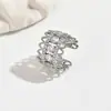 Pendientes de Clip de Lujo Ligero Completamente Incrustados con Diamantes para Mujeres Sin Perforaciones, Brazaletes de Zirconia de Alta Gama, Pendientes de Moda y Versátiles Estilo Coreano