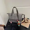 Bolso Cubo Vintage de Alta Gama Nuevo 2026 para Mujer, Bolso Cruzado Único y Elegante con Cadena, Bolso de Mano Versátil para el Día a Día