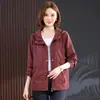 Elegante chaqueta corta para mujer, nueva colección primavera/otoño 2026, cortavientos casual y holgado con capucha para mujeres de mediana edad y mayores, adecuado para figuras petite