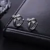 Pendientes de Cruz para Hombre, Pendientes de Acero Inoxidable Modernos y Tendencia para Mujer, Versátiles para el Trabajo, Lujo Ligero y Accesorios de Alta Gama