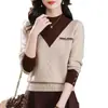 Las madres jóvenes pueden usar esta elegante prenda interior de cuello alto medio para otoño/invierno, una capa interior de moda que parece un suéter de dos piezas, un suéter de punto para mujeres de mediana edad