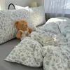 Conjunto de Quatro Peças de Gaze Dupla Nível Bebê e Materno Tipo Nuvem Classe A, Roupa de Cama Individual para Dormitório em Gaze de Algodão, Amigável à Pele e Adequado para Todas as Estações, Conjunto de Roupa de Cama de 4 Peças