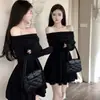 Vestido Elegante de Cor Sólida com Franzidos, Ombro a Ombro, Manga Longa, Estilo Francês para Mulheres, Primavera e Outono, Curto com Cintura Marcada e Volume, Transfronteiriço
