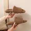 Chinelos Peludos Street Trendy Cool para Mulheres, Uso Externo, Novidades Outono/Inverno INS 2026, Chinelos de Algodão Planos com Uma Tira de Pelúcia em Camadas