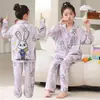 Conjunto de pijama de algodão nuvem de manga longa para meninos, fino, para primavera e outono, roupa de casa infantil com desenho animado, adequado para adolescentes usarem fora.