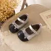 Sapatos de couro color block Ins 2026 primavera/outono novos sapatos de princesa com laço estilo coreano para meninas mocassins de sola macia