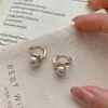Aretes de Perla Mousse Mocha Retorcido Dorado para Mujer, Diseño de Nicho, Gama Alta, Lujo Ligero, Versátiles