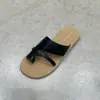Chinelos retrô slip-on femininos para usar fora Verão 2025 Novo estilo com saia Nicho Flats Sola macia Sandálias de praia