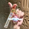 Llavero Colgante de Dibujos Animados Sanrio Llavero Kuromi Puesto de Regalos Mini Máquina de Bolas Colgante Pequeño Artículo