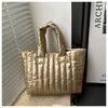 Moda Estilo Coreano Bordado Simples 2025 Nova Tendência Casual Bolsa de Ombro de Grande Capacidade Bolsa de Penas Feminina