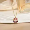 Collar de Fútbol de la Copa del Mundo Transfronterizo Europeo y Americano 2026 Nueva Moda Colgante con Emblema de Equipo Simple y Elegante Venta al por Mayor por Fabricante