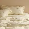 Conjunto de cama de quatro peças em algodão lavado, estilo feminino, dupla camada de gaze, macio e aconchegante, bordado, roupa de cama fresca e simples para dormir sem roupa