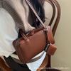 Bolso Retro de Hombro Estilo Hong Kong 2026 Primavera Nuevo Bolso para Mujer Transfronterizo Bolso de Mano Texturizado Bolso de Hombro Casual con Letras Moderno