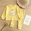 Conjunto de pijama de estilo coreano para niñas para primavera y otoño: sudadera de forro polar de manga larga, sudadera de dibujos animados y pantalones jogger - un elegante conjunto de dos piezas