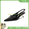 Sapatos de Salto Alto Irregulares Vazados de Cano Alto em Estilo Europeu e Americano, Cor Vermelha, Recém-Fabricados, Tamanhos Grandes Transfronteiriços, Fornecimento Direto da Fábrica de Sapatos Femininos de Chengdu