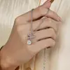 Collar colgante de flor de circón rosa de moissanita de un quilate de moda para mujer, nuevo diseño de nicho a la moda con elegancia