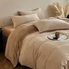 Novo Conjunto de Quatro Peças Flâmula com Relevo 5D Totalmente Fosco Leite Veludo Cor Sólida Outono/Inverno Classe A Conjunto de Três Peças