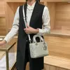 Bolso Princesa Diana para Mujer 2025 Invierno Nuevo Moda Europea y Americana Industria Pesada Incrustado de Diamantes Bolso de Hombro Cruzado de Gama Alta Bolso de Marca Grande