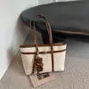 Bolsa Grande de Textura Retrô de Alta Qualidade, Tendência Transfronteiriça para Mulheres, Nova Moda Outono 2026, Bolsa Tote para o Dia a Dia