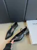Primer Encuentro con Zapatos de Mujer Franceses Retro de Punta Fina Adelgazantes de Tacón Bajo para Principios de Primavera, Simples y Adecuados para Ir al Trabajo con Faldas